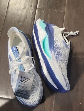 Xtep ACE Women’s Athletic Sneakers in White and Blue